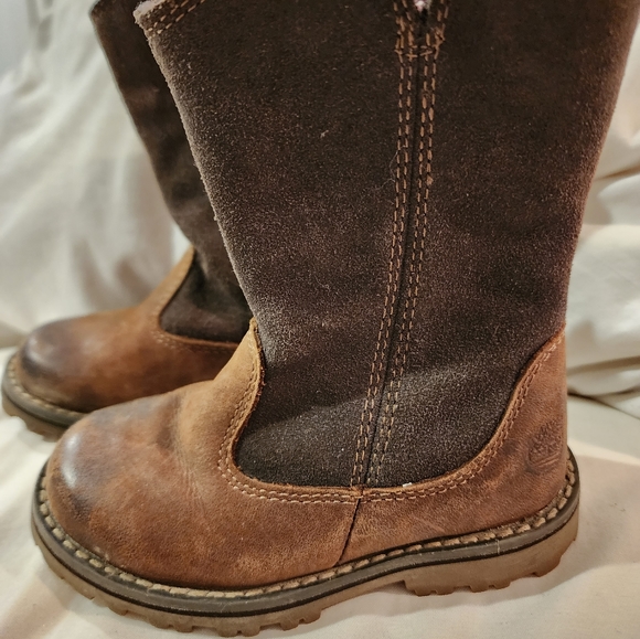 Size 6 toddler timberland kids boots.  Guc - Picture 2 of 4